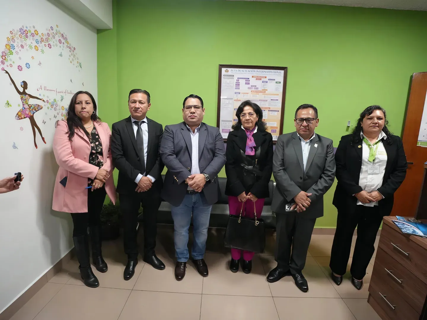 FISCAL GENERAL LOGRA REACTIVACIÓN DE LA CÁMARA GESELL EN COCHABAMBA