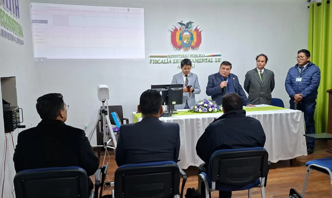 ORURO: PASANTES DE LA ESCUELA DE FISCALES RECIBEN CAPACITACIÓN SOBRE EL MANEJO DEL ECO SISTEMA ROMA