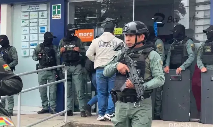 APREHENDEN AL PRESUNTO AUTOR DEL ATRACO VIOLENTO A UNA AGENCIA DE UN BANCO EN SANTA CRUZ