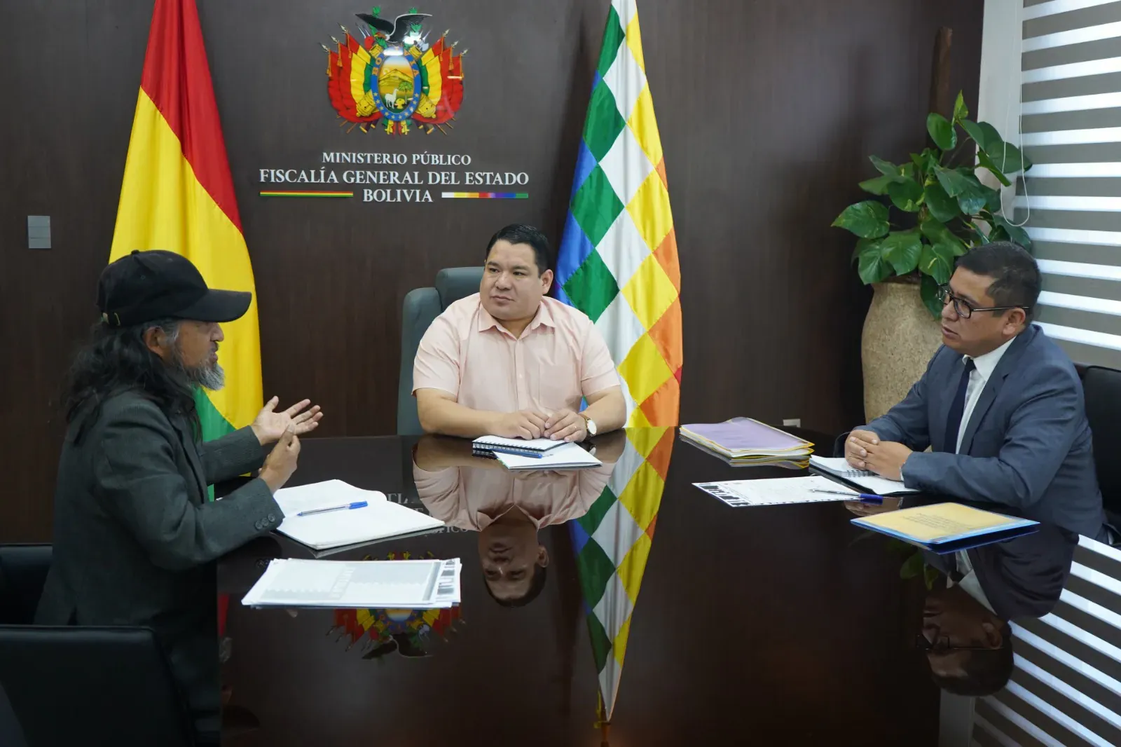 POLÍTICA DE PUERTAS ABIERTAS: FISCAL GENERAL DEL ESTADO RECIBE A REPRESENTANTE DE LAS VÍCTIMAS DE SENKATA