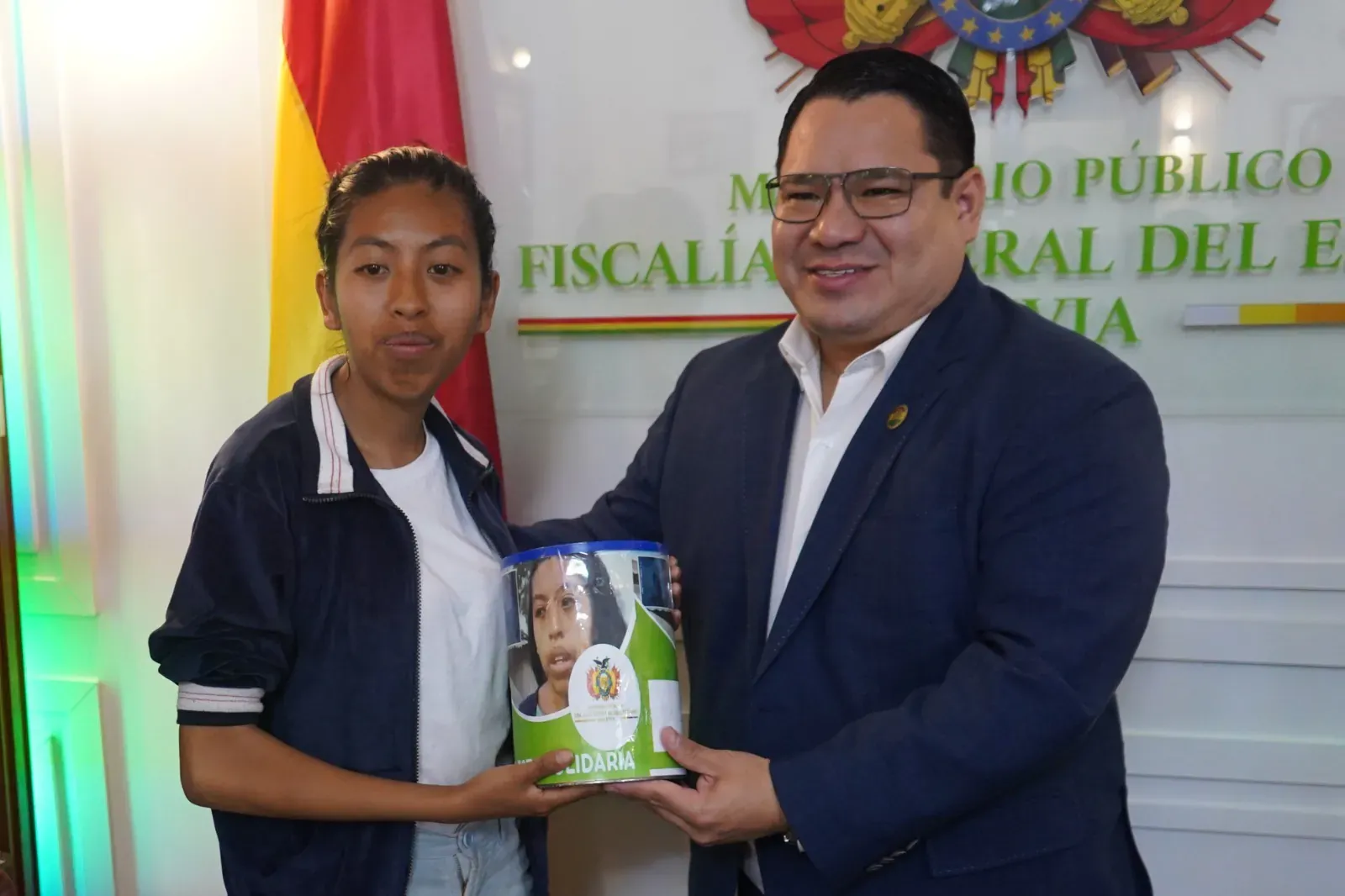 MINISTERIO PÚBLICO REALIZA CAMPAÑA SOLIDARIA A NIVEL NACIONAL Y ENTREGA APOYO A JOVEN QUE SERÁ SOMETIDA A CIRUGÍA EN LA PAZ