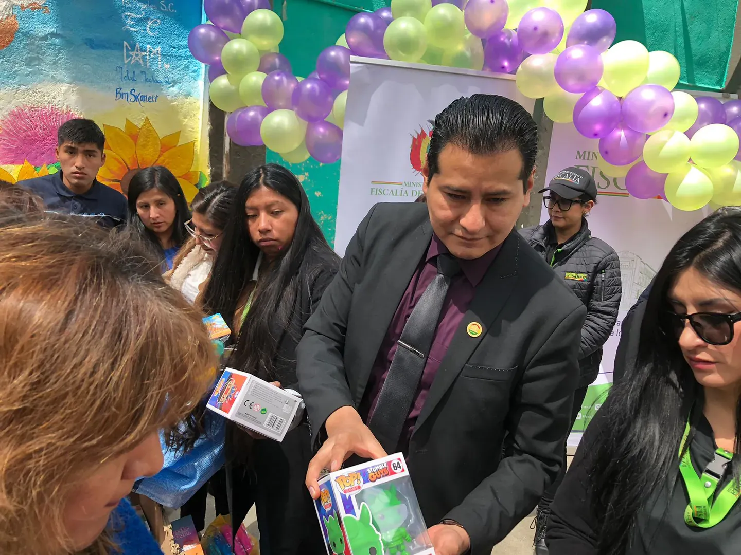 FISCALÍA DE LA PAZ ENTREGA REGALOS A NIÑOS DEL CENTRO DE ORIENTACIÓN FEMENINA DE OBRAJES