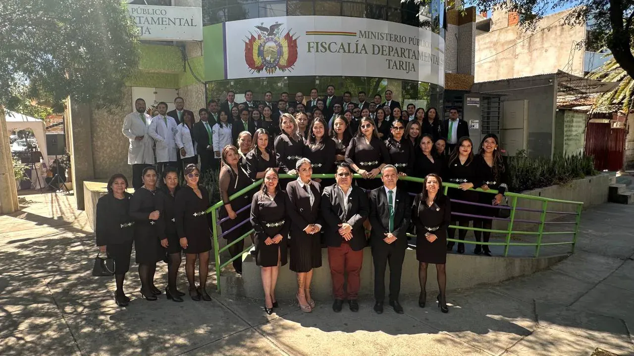 FISCAL GENERAL DEL ESTADO ENTREGA A TARIJA UN IDIF MÓVIL EN SU ANIVERSARIO