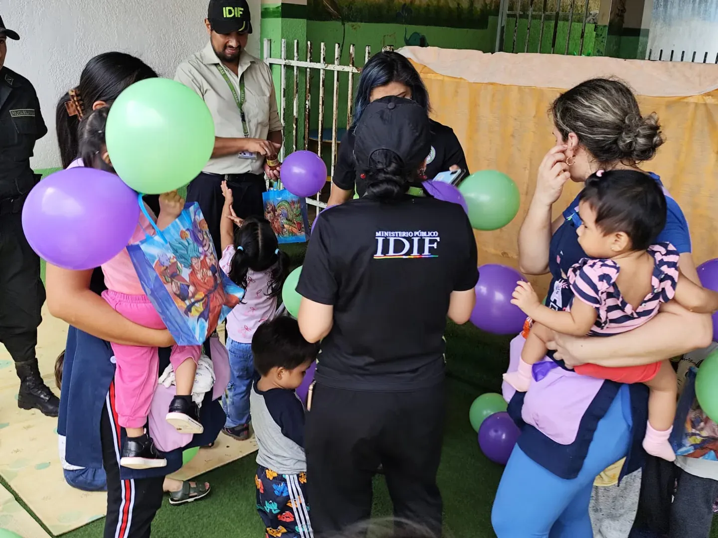 IDIF LLEVA ALEGRÍA Y REGALOS A MILES DE NIÑOS BOLIVIANOS